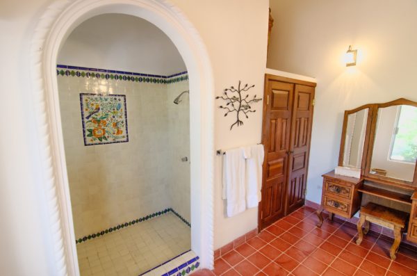 Hacienda Santa Cruz Bathroom